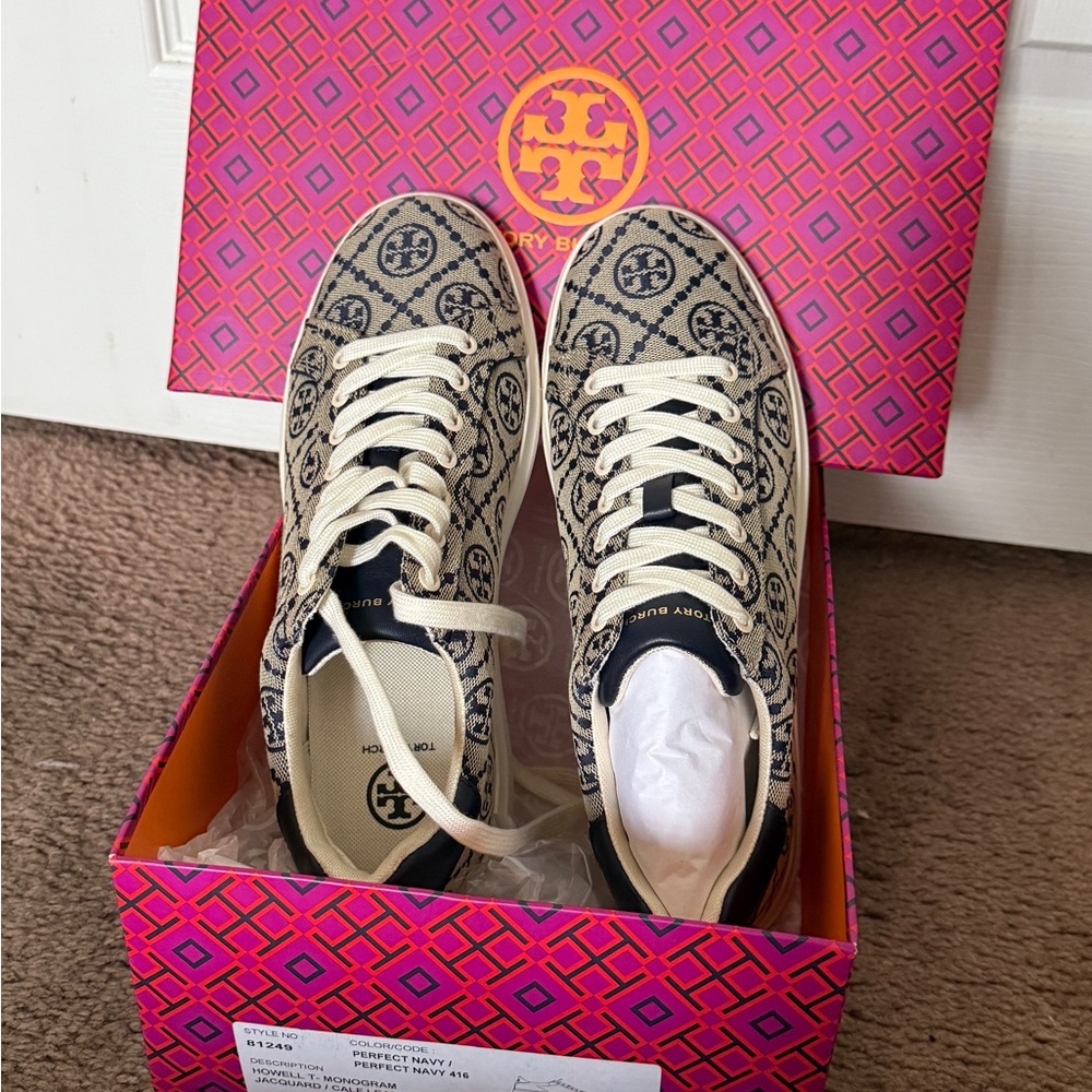 Tory Burch Cream and Navy Patterned Sneakers🔹